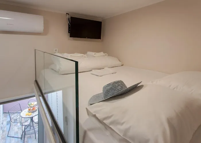 Mitos Cozy خانيا